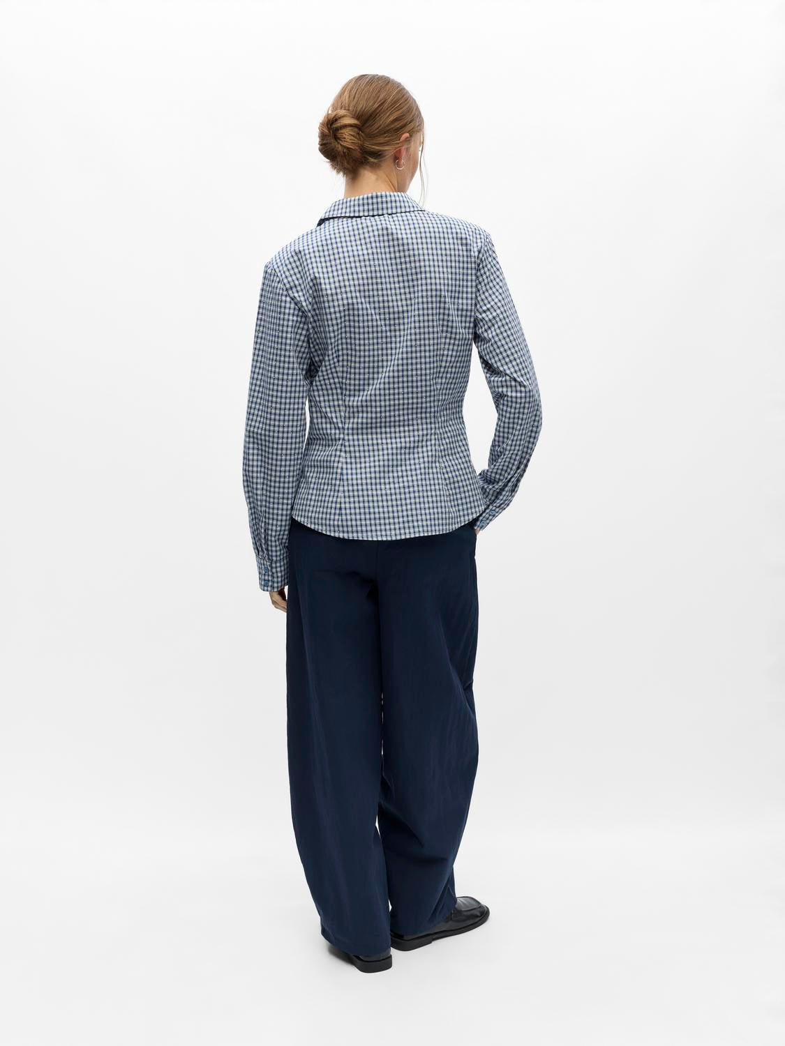 model_shot-back